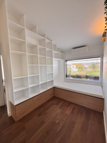 Bibliothque et banquette